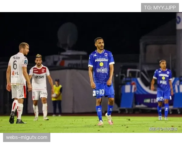 更衣室视角：记录一支中游球队在确定保级后的庆祝时刻